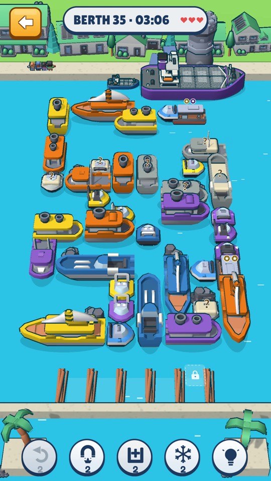Berth Sort level 35 at the start: a large harbor packed with dozens of colored boats, the timer at the top and four berths at the bottom